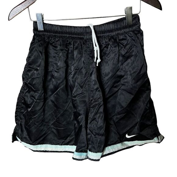 VTG Nike Womens Shorts Medium - Picture 1 of 4